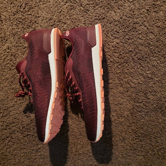 Rare Women's size 10 Reebok - Picture 2 of 4